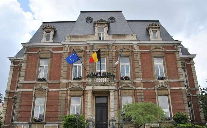 E Mon